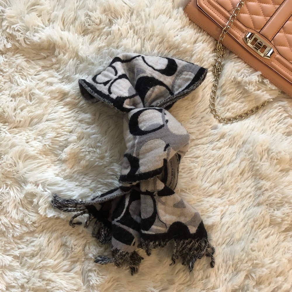 Coach merino wool black white signature scarf - Picture 3 of 8